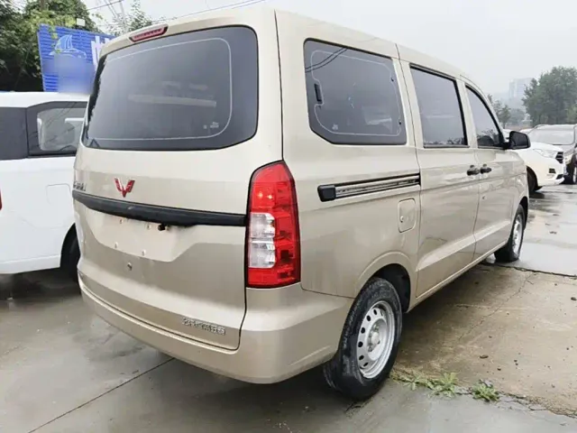 Wuling Hongguang V — Фото автомобиля 6
