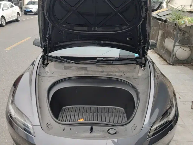 Tesla Model 3 — Фото автомобиля 19