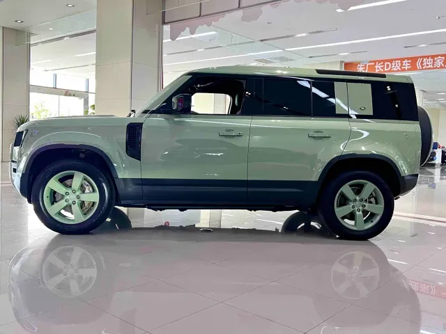 Land Rover Defender — Фото автомобиля 3