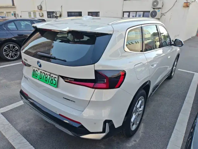 BMW iX1 — Фото автомобиля 6