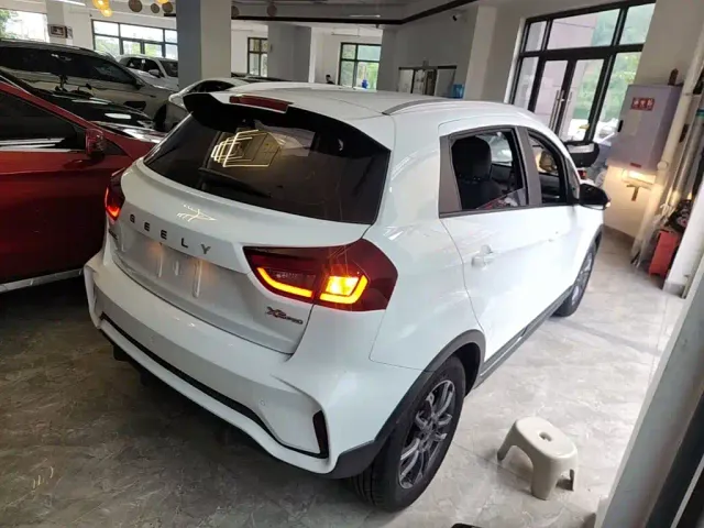 Geely Vision X3 — Фото автомобиля 6