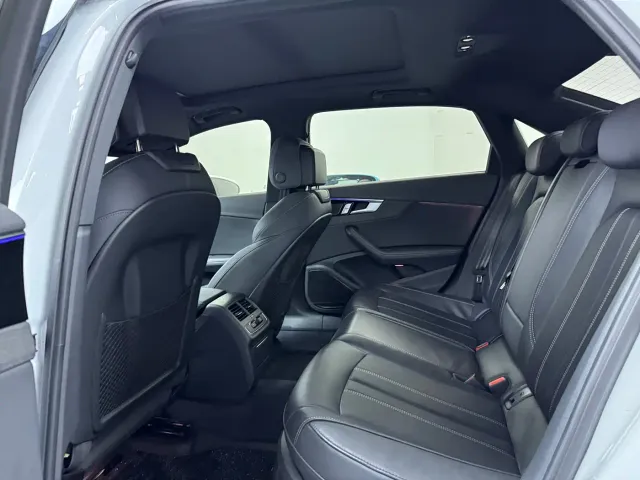 Audi A4L — Фото автомобиля 13