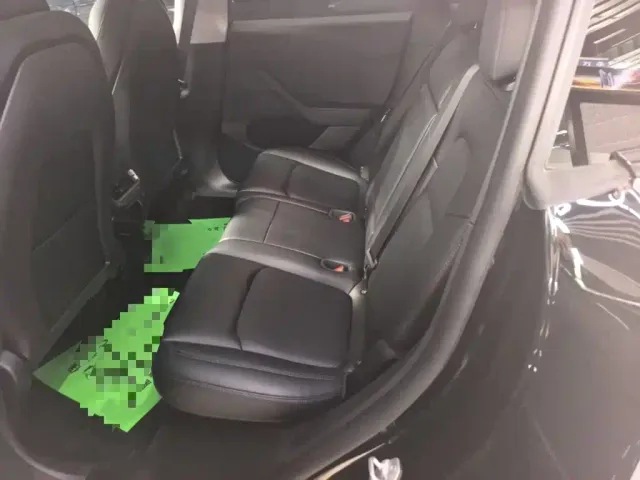 Tesla Model Y — Фото автомобиля 12