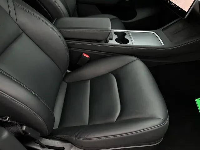 Tesla Model Y — Фото автомобиля 12