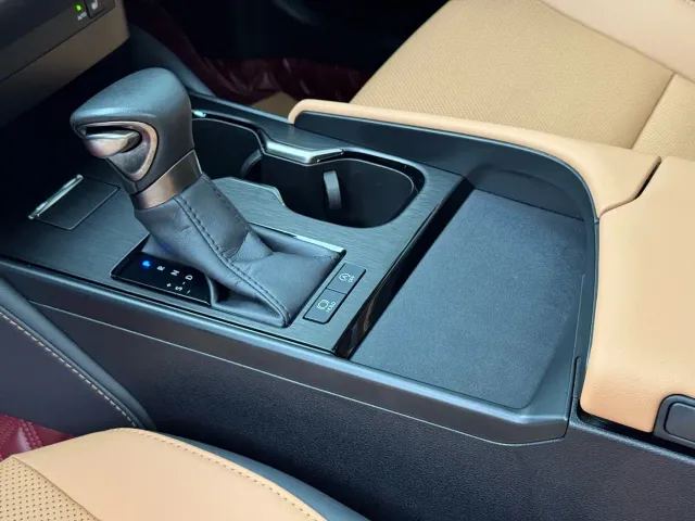 Lexus ES — Фото автомобиля 14