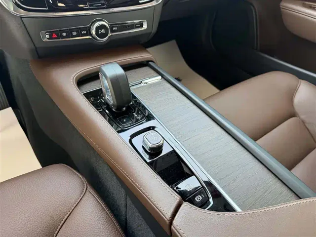 Volvo V90 — Фото автомобиля 9