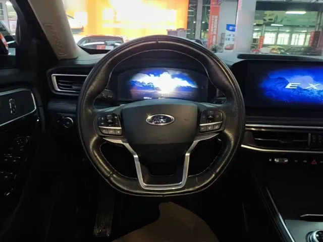 Ford Explorer — Фото автомобиля 10