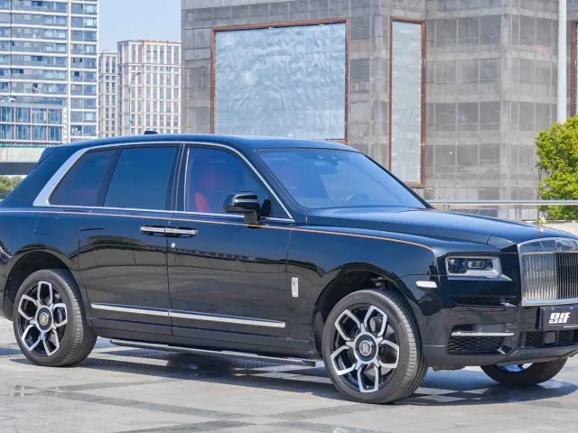 Rolls-Royce Cullinan — Фото автомобиля 3