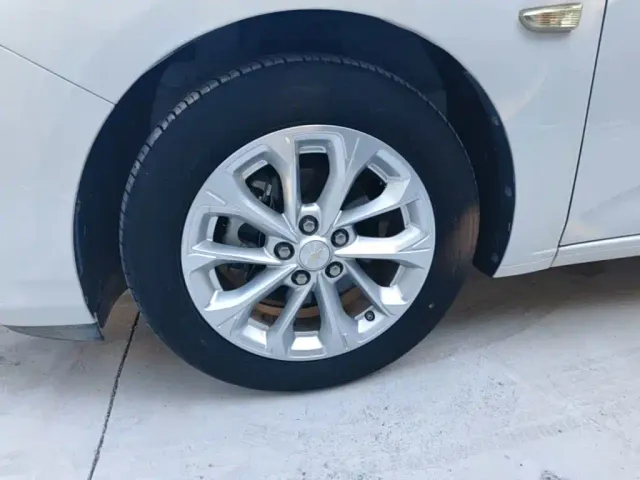 Chevrolet Monza — Фото автомобиля 22