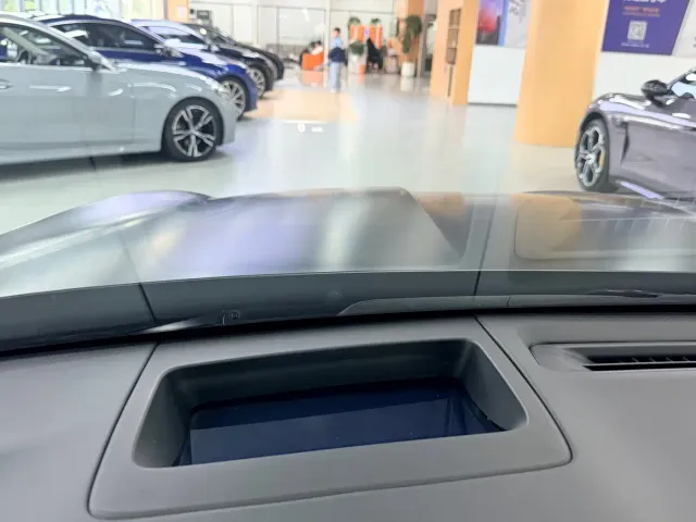 Genesis GV70 — Фото автомобиля 21