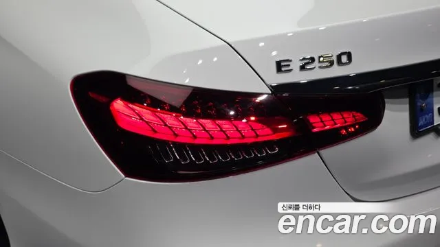 Mercedes-Benz E-Class — Фото автомобиля 8