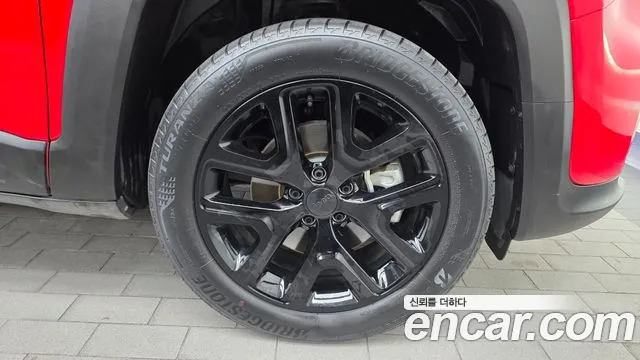Jeep Renegade — Фото автомобиля 6