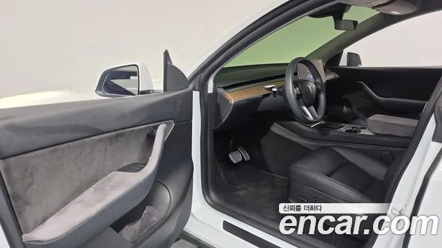 Tesla Model Y — Фото автомобиля 15