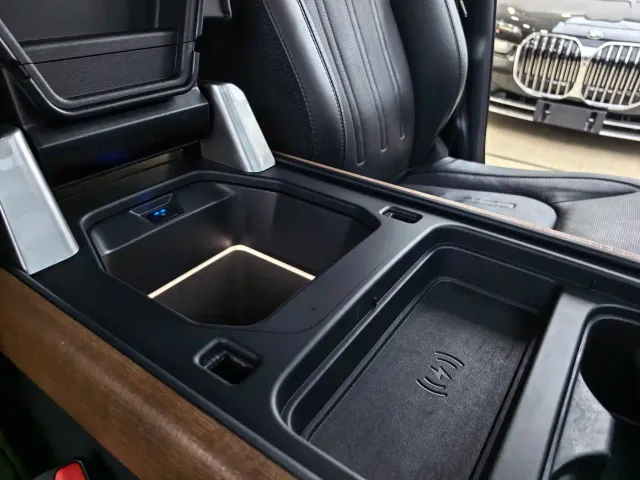 Land Rover Defender — Фото автомобиля 8