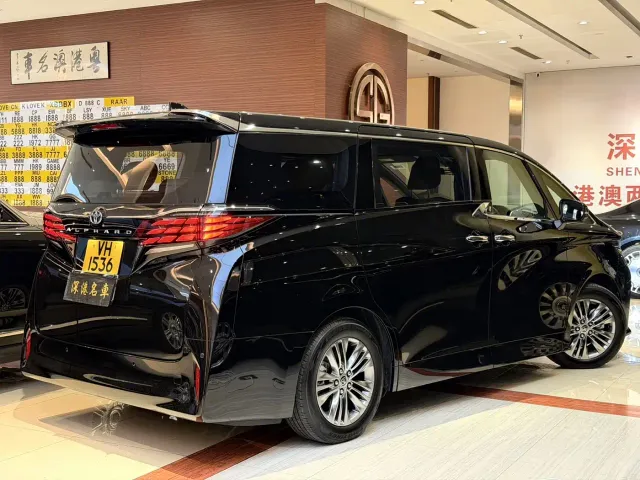 Toyota Alphard — Фото автомобиля 8