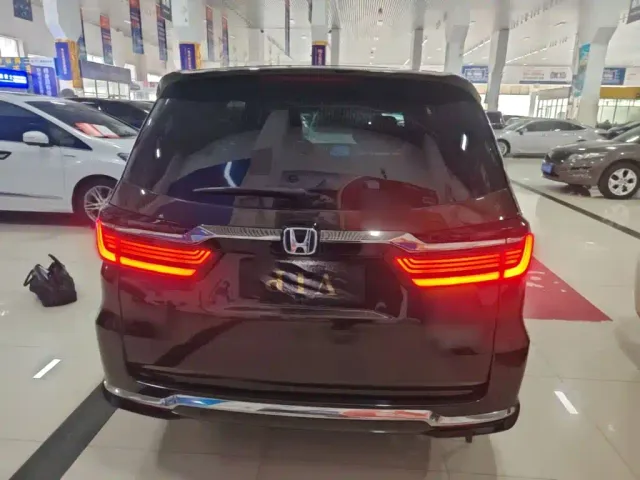 Honda Elysion — Фото автомобиля 5