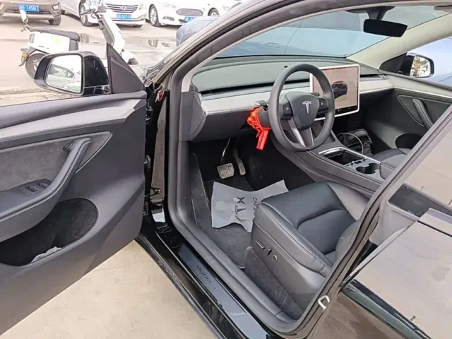 Tesla Model Y — Фото автомобиля 15