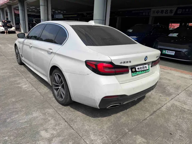 BMW 5 Series — Фото автомобиля 5