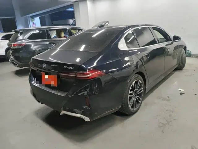 BMW 5 Series — Фото автомобиля 5
