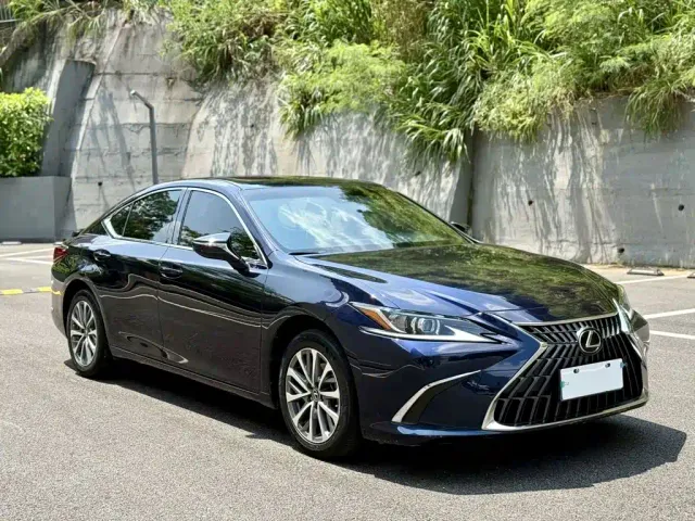 Lexus ES — Фото автомобиля 3