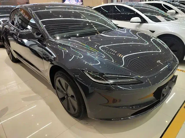 Tesla Model 3 — Фото автомобиля 3