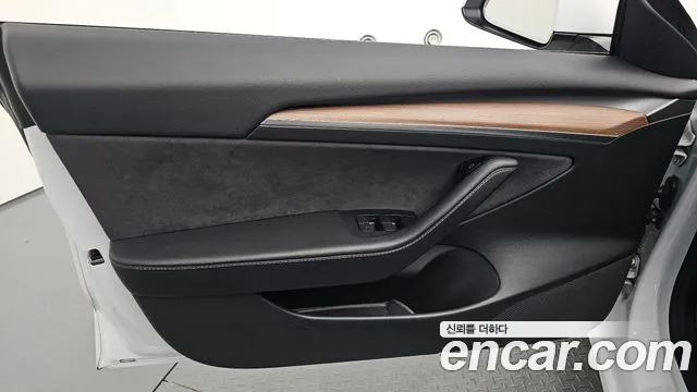 Tesla Model 3 — Фото автомобиля 22