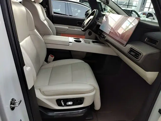 Li Auto MEGA — Фото автомобиля 24