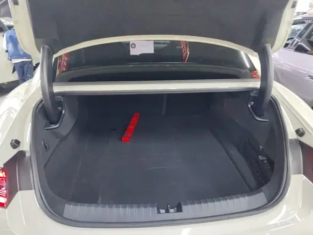Xiaomi SU7 — Фото автомобиля 18