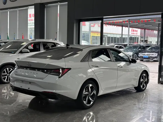Hyundai Elantra — Фото автомобиля 14