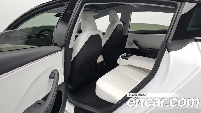 Tesla Model 3 — Фото автомобиля 16