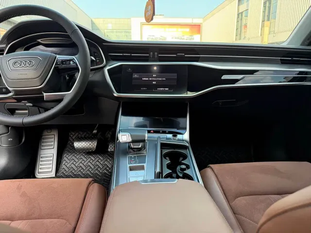 Audi A7L — Фото автомобиля 9
