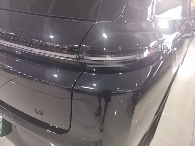 Li Auto L8 — Фото автомобиля 7