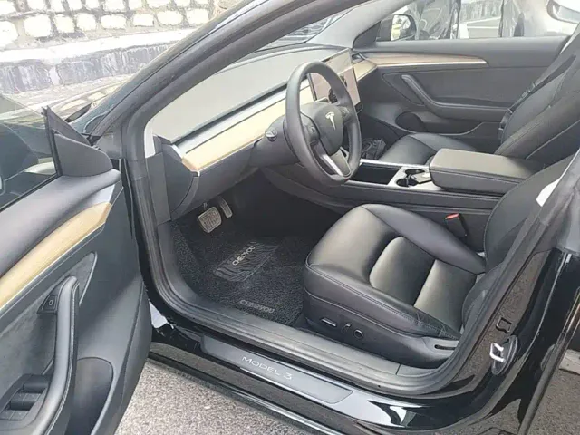 Tesla Model 3 — Фото автомобиля 15