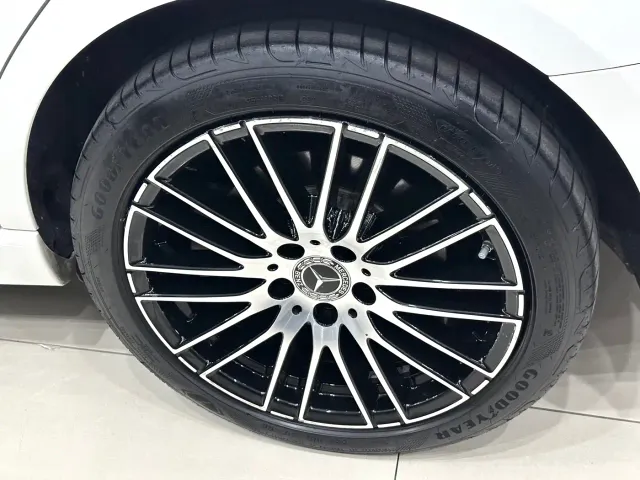 Mercedes-Benz C-Class — Фото автомобиля 20
