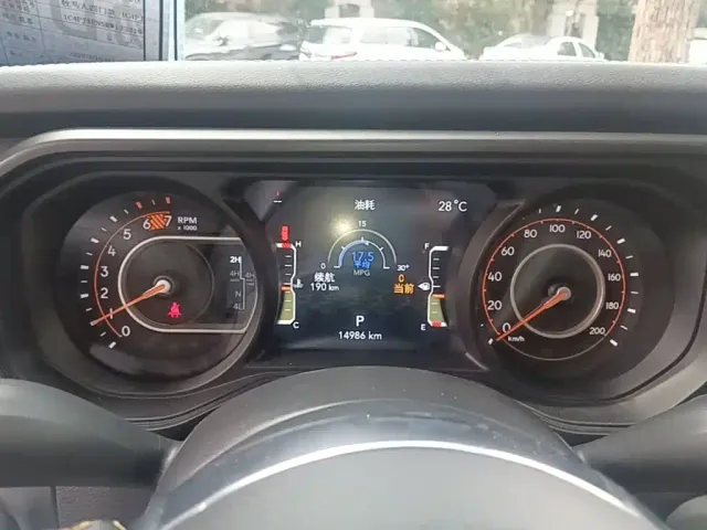 Jeep Wrangler — Фото автомобиля 11