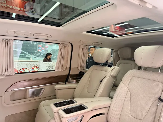 Mercedes-Benz V-Class — Фото автомобиля 12