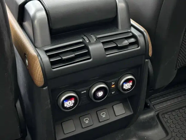 Land Rover Defender — Фото автомобиля 19