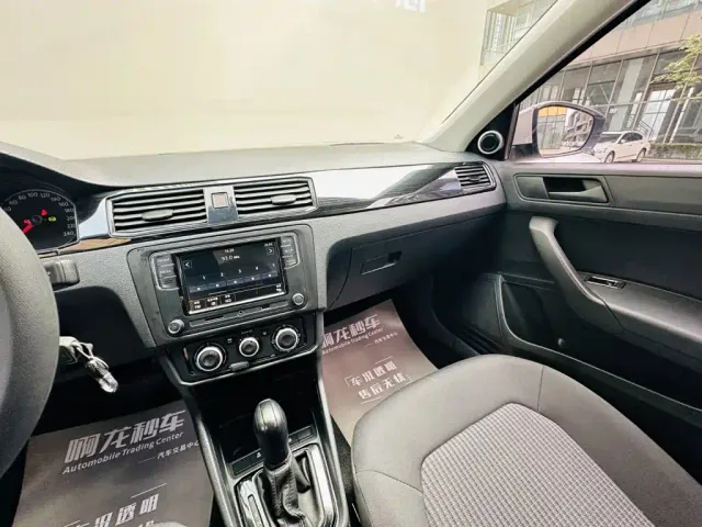 Volkswagen Santana — Фото автомобиля 14