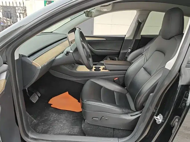 Tesla Model Y — Фото автомобиля 14