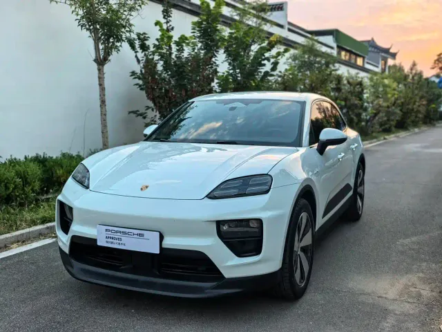 Фотография автомобиля — Porsche Macan EV