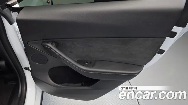 Tesla Model Y — Фото автомобиля 14