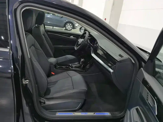 Volkswagen Passat — Фото автомобиля 23