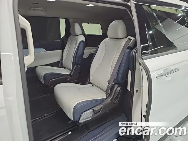 Kia Carnival Generation 4 — Фото автомобиля 18