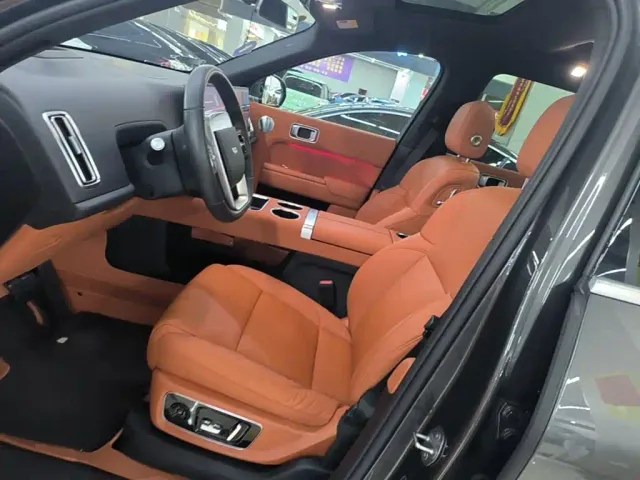 Li Auto L8 — Фото автомобиля 14
