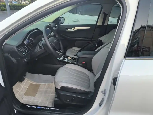 Ford Escape — Фото автомобиля 14