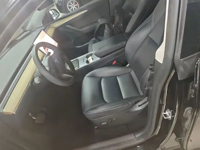 Tesla Model Y — Фото автомобиля 14