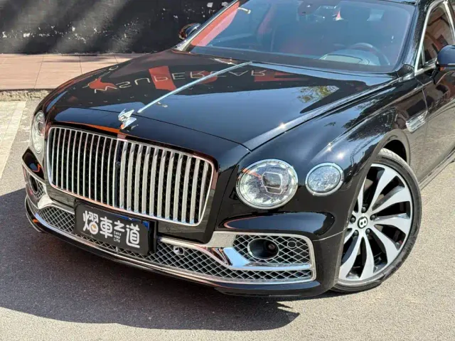 Bentley Flying Spur — Фото автомобиля 30