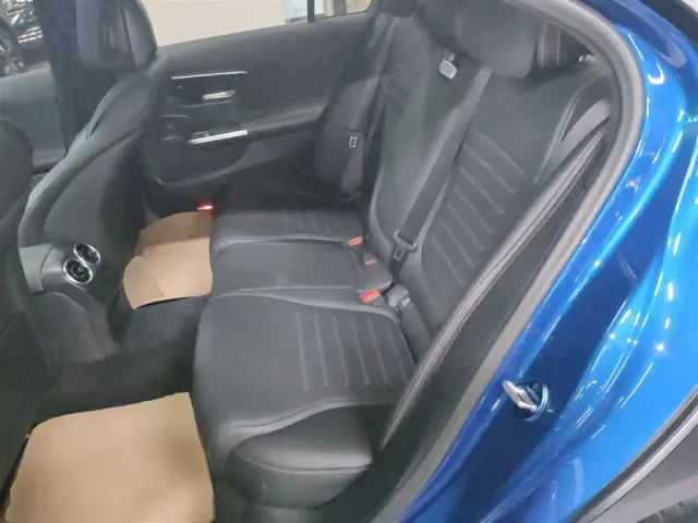 Mercedes-Benz C-Class — Фото автомобиля 16