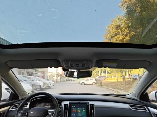 Roewe i6 MAX EV — Фото автомобиля 17