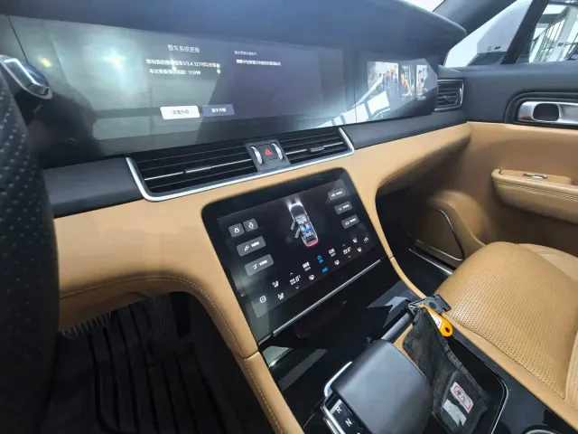 Li Auto ONE — Фото автомобиля 13
